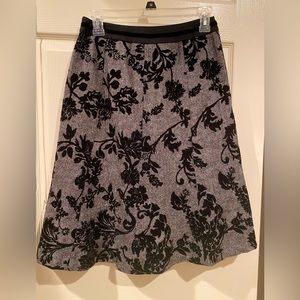 Ann Taylor Ladies Fit & Flair Black/Grey Skirt Size 0